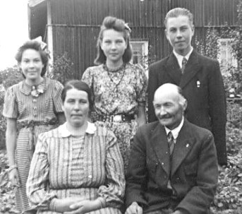 Eero Lehto vanhempineen ja sisarineen